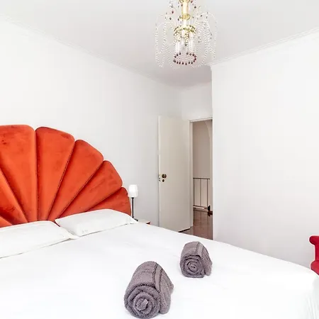 Elegant Vintage Villa- *