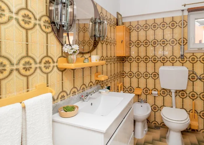 Elegant Vintage Villa-